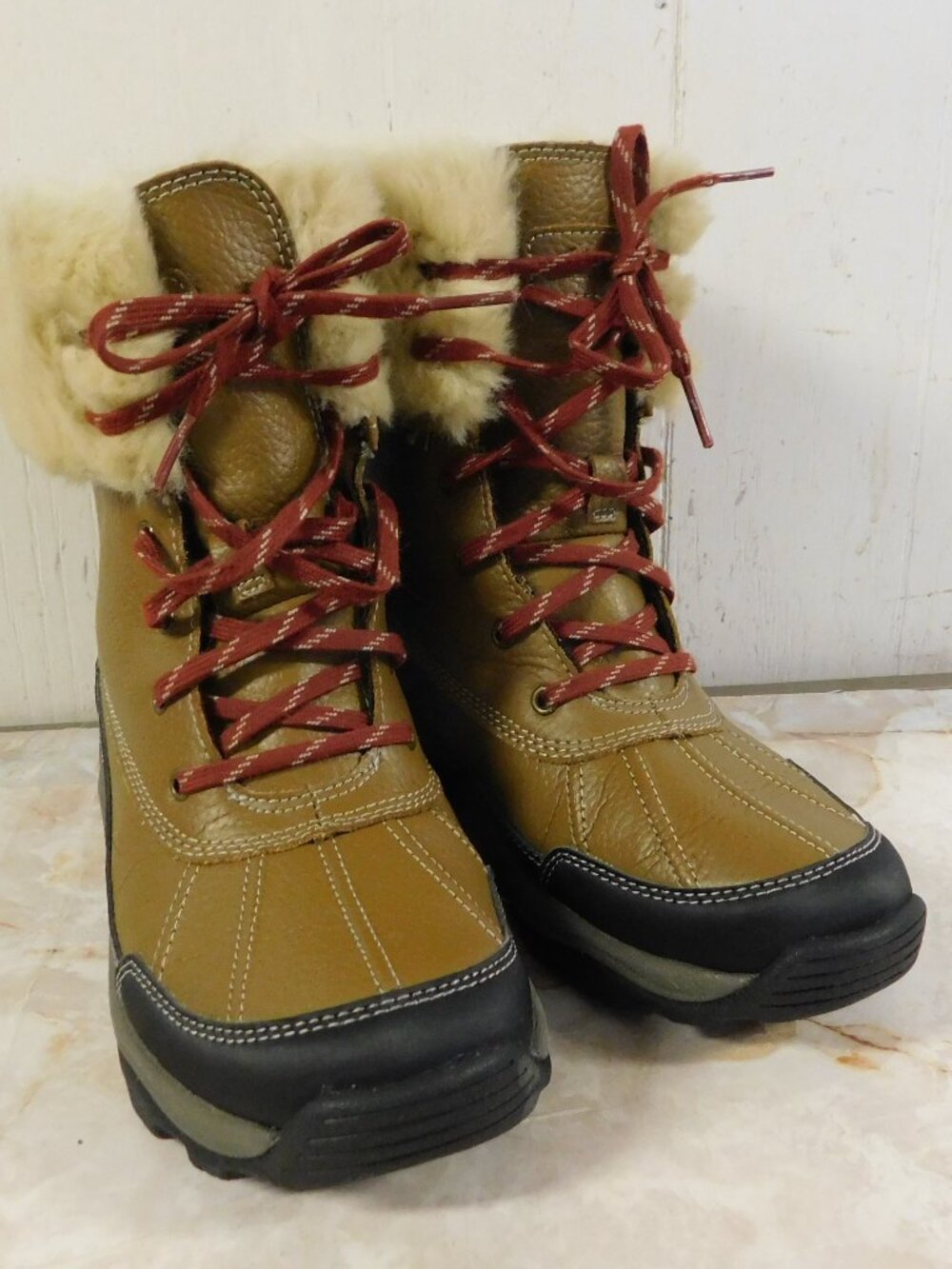 Columbia Women's Snow / Winter Sherpa Faux Fur Cuff Waterproof 7 1/2 M
